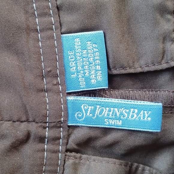 St. John Bay women's shorts women's size large - Picture 2 of 3